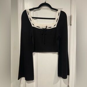NWOT Dee Elly Size M Black Cream Bell Sleeve Knit Crop Top Bow Scalloped Trim